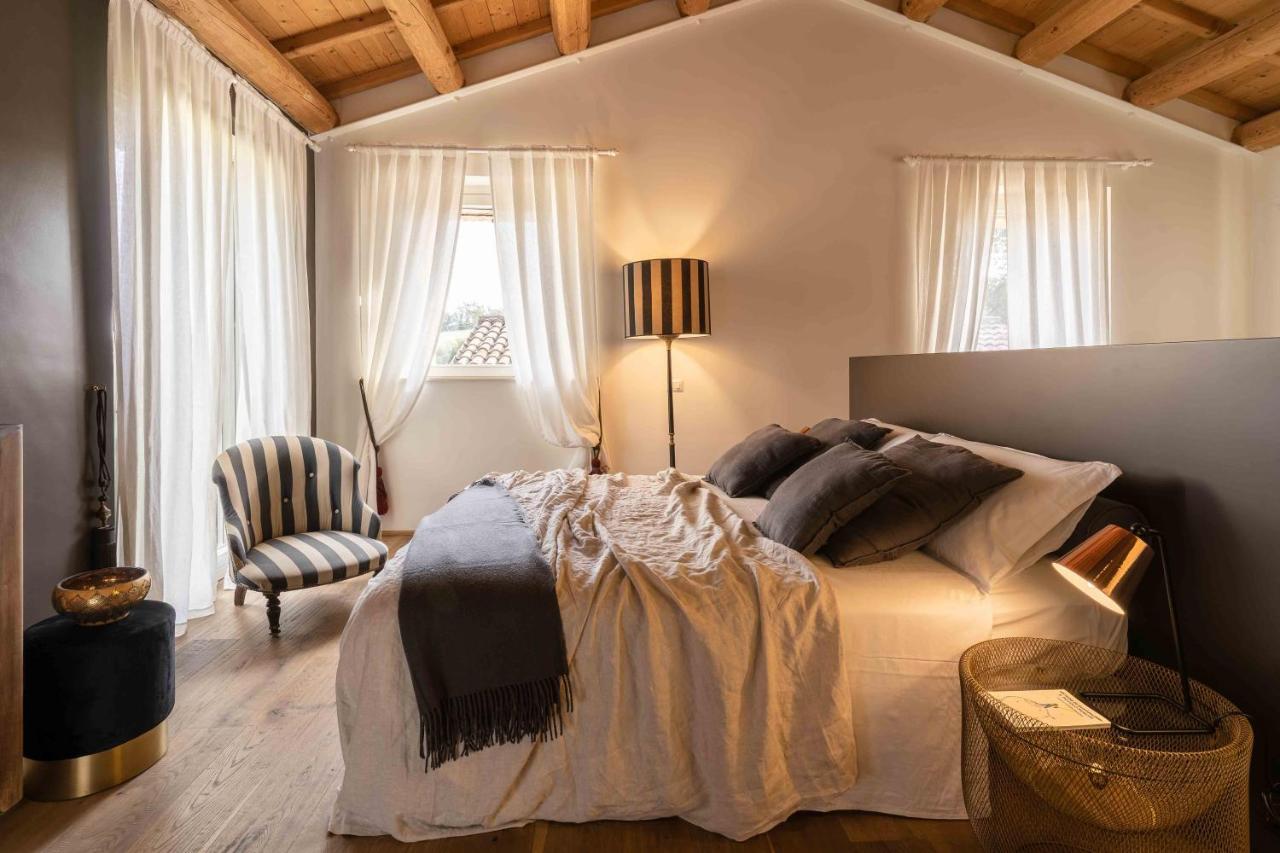 Casavostra - Ambience Suites Ostra Vetere Екстериор снимка